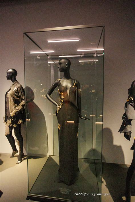 tentoonstelling gianni versace|gianni versace retro show.